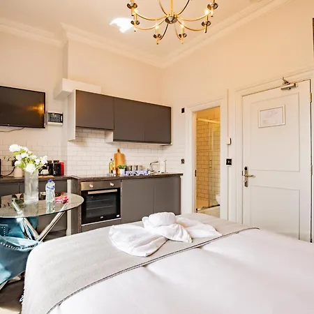 Bright Studio-walk To City-washer & Dryer *