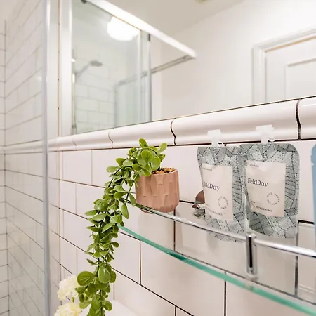 Bright Studio-walk To City-washer & Dryer Appartement *